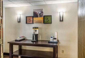 Motel 6 Conway has Smoking rooms