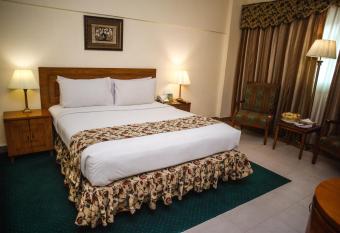 Hotel Mehran allows 18 year olds to book a room