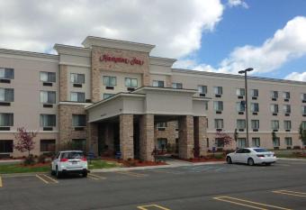 Hampton Inn Detroit/Auburn Hills South has Balcony rooms