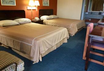 Executive Inn Texarkana has Smoking rooms