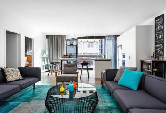 Laneways by Ovolo has Balcony rooms