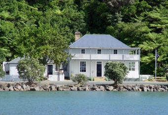 The Old Oak Boutique Hotel allows 18 year olds to book a room