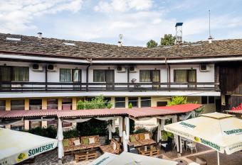 Hotel Varosha has Balcony rooms