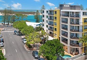Belaire Place has Balcony rooms