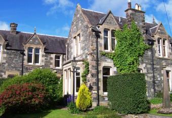 Caddon View Country Guest House allows 18 year olds to book a room