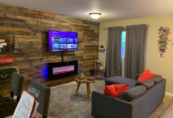 Ski on Ski off Mtn Chalet has Balcony rooms