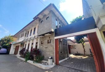 Homestay Jogja dekat Masjid Jogokaryan by Simply Homy has Balcony rooms