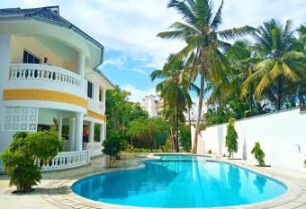 Tahira Villa allows 18 year olds to book a room