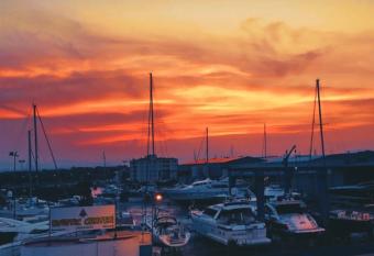 22B puigmal D allows 18 year olds to book a room