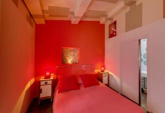 Sestosenso Suites has rooms with a private hot tub