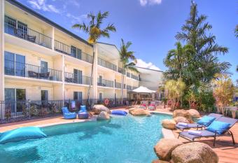 Cairns Queenslander Hotel & Apartments has Balcony rooms