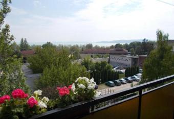 Liliom Apartments Balatonf  red has Balcony rooms