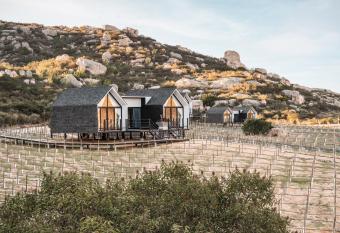 Oeno Wine Lodge has Balcony rooms