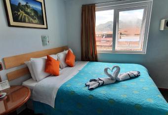 HOTEL AMTALLPA San Blas Inn allows 18 year olds to book a room