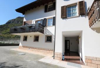 ORANGE HOME has Balcony rooms