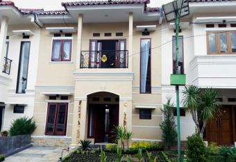 Villa Sakura Kusuma Estate has Balcony rooms