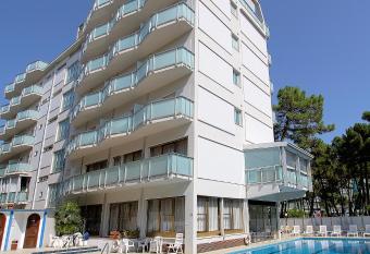 Hotel Sahara has Balcony rooms