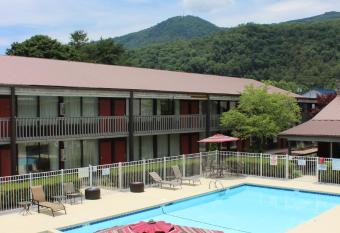 Great Smokies Inn - Cherokee has Smoking/Balcony rooms