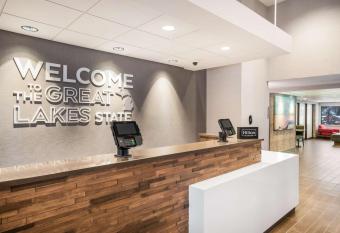 Hampton Inn & Suites Houghton has Balcony rooms