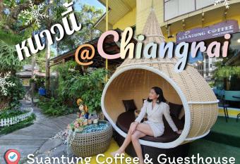 SuanTung Coffee & Guesthouse has Balcony rooms