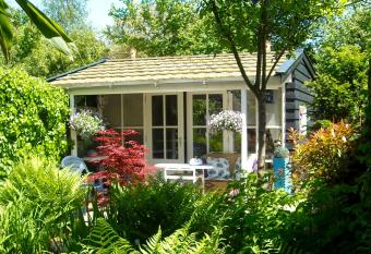 B&B Het Tuinhuisje has Balcony rooms