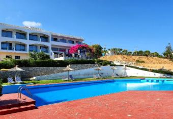 Stella Beach Hotel allows 18 year olds to book a room