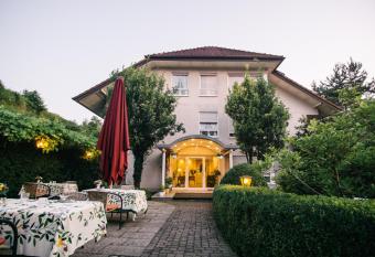 Landhaus Keller - Hotel & Restaurant allows 18 year olds to book a room