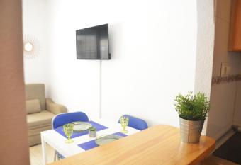 Pretty Studio With Swimming Pool allows 18 year olds to book a room