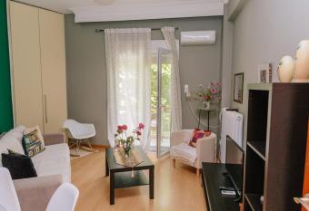 Cosy Apartment in the Centre of Komotini has Balcony rooms
