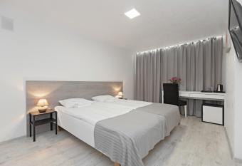 HappyInn Rooms allows 18 year olds to book a room