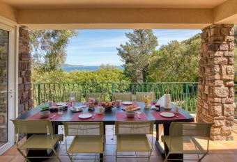 Villa Cavalaire sur Mer allows 18 year olds to book a room