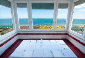 Hotel Nettuno has Balcony rooms
