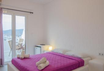 George & Irene Hotel has Balcony rooms