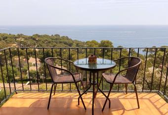 Wonderful Apartment with Outstanding Views - Calella de Palfrugell has Balcony rooms
