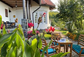 Villa Mira has Balcony rooms