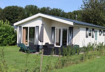 Recreatiepark Duinhoeve 15 has Balcony rooms