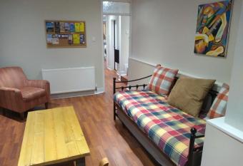 8A Kenilworth Road has Balcony rooms