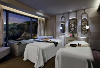 InterContinental Shanghai Wonderland, an IHG Hotel allows 18 year olds to book a room