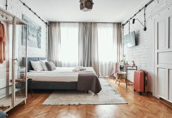 ARTHOTEL STALOWA 52 allows 18 year olds to book a room