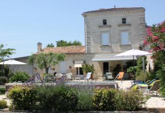 Les charmes de Vincent has Balcony rooms