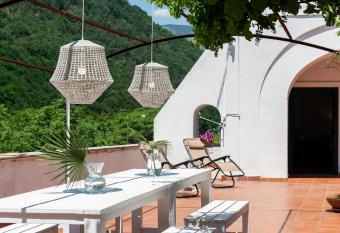 Villa Mina has Balcony rooms