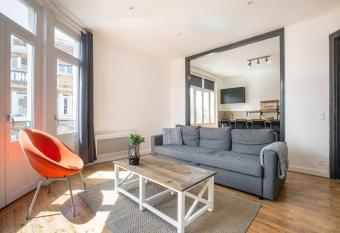 Grand appart 85m2 de standing, hyper centre/gare allows 18 year olds to book a room