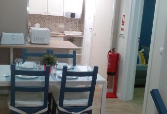 Casa da Av   Alice allows 18 year olds to book a room