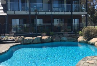 The View on Grossmans has Balcony rooms