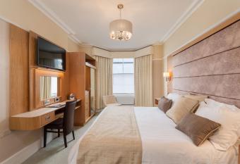 Invicta Hotel allows 18 year olds to book a room