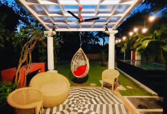 OboSheyShey -                    allows 18 year olds to book a room