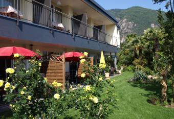 Charme Hotel Barbat   allows 18 year olds to book a room