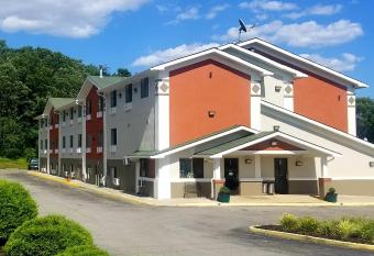 Super 8 by Wyndham Salem VA has Smoking rooms