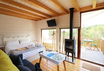 Aloia Nature, Alojamiento Forestal allows 18 year olds to book a room