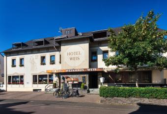 Hotel Weinhaus Weis has Balcony rooms